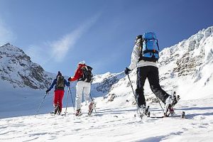 Montafon-skitour_bei_herrlichem_wetter_im_winter_c_alex_kaiser_hotel_felbermayer