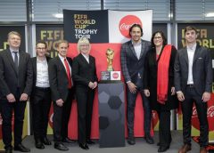 Coca Cola bringt den FIFA Pokal nach Deutschland